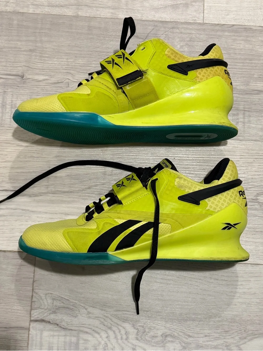 Reebok Lifter sz 10 Men's Yellow Athletic Training Shoes